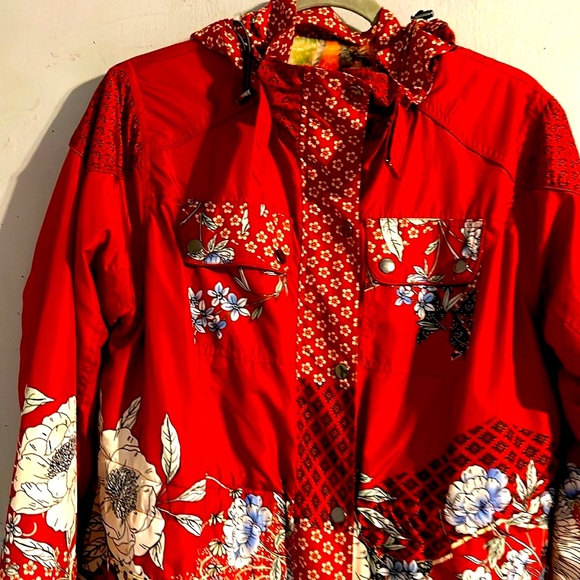 Johnny Was jacket with lots of printed designs. Detachable Hoddie NWOT - Picture 8 of 16